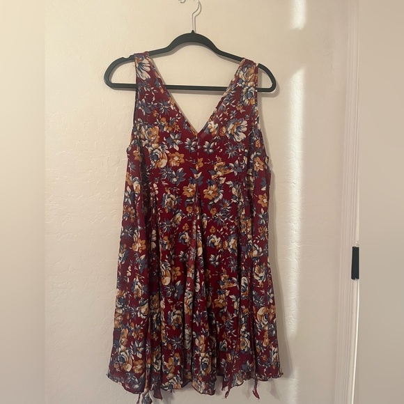 Floral V-Neck Dress - Red and Blue - Picture 2 of 3